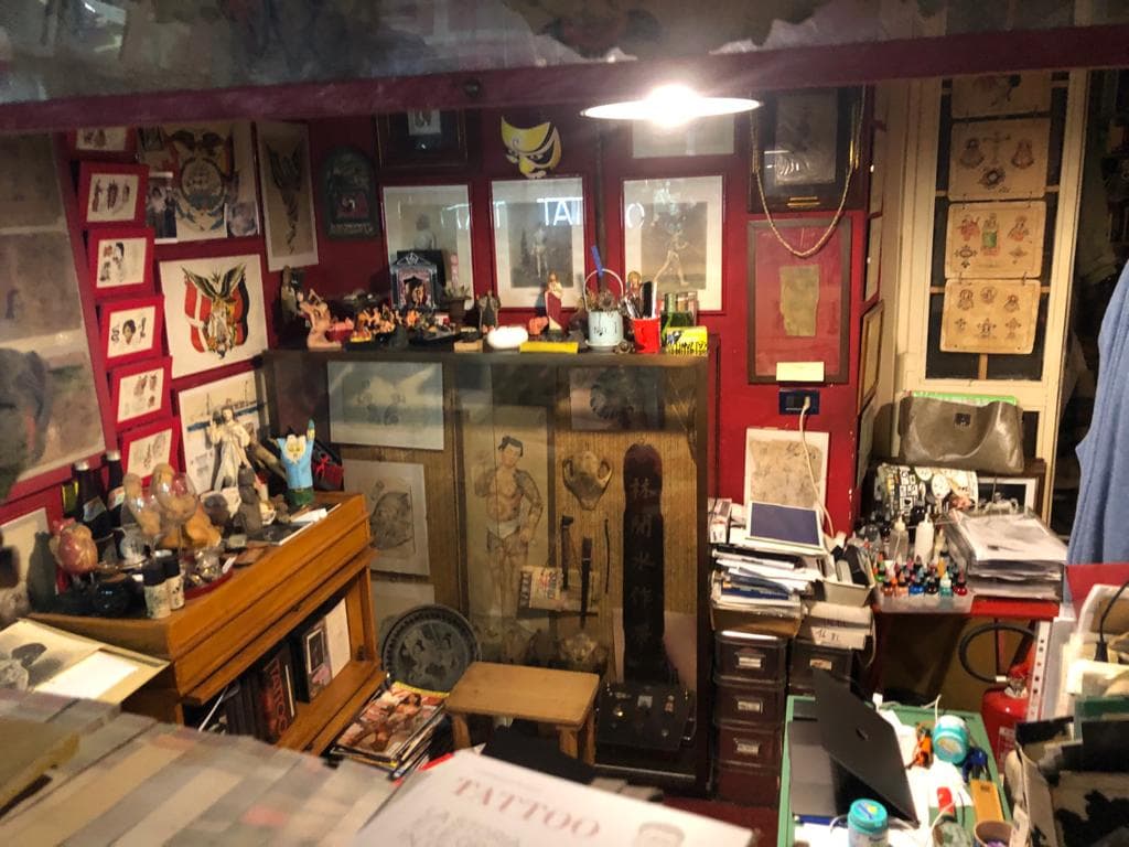 Interior del estudio de tatuajes
